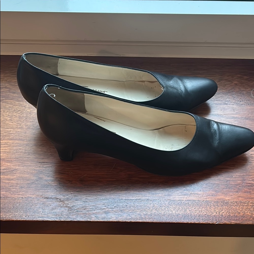 Classic Black Ferragamo Pumps 9-1/2 B